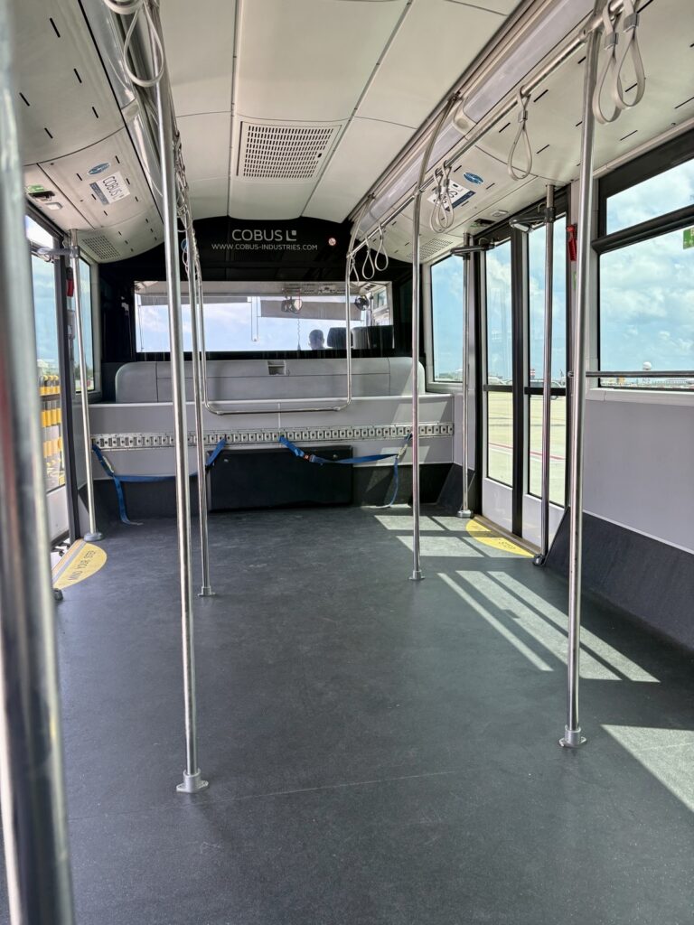 モルディブ空港バス