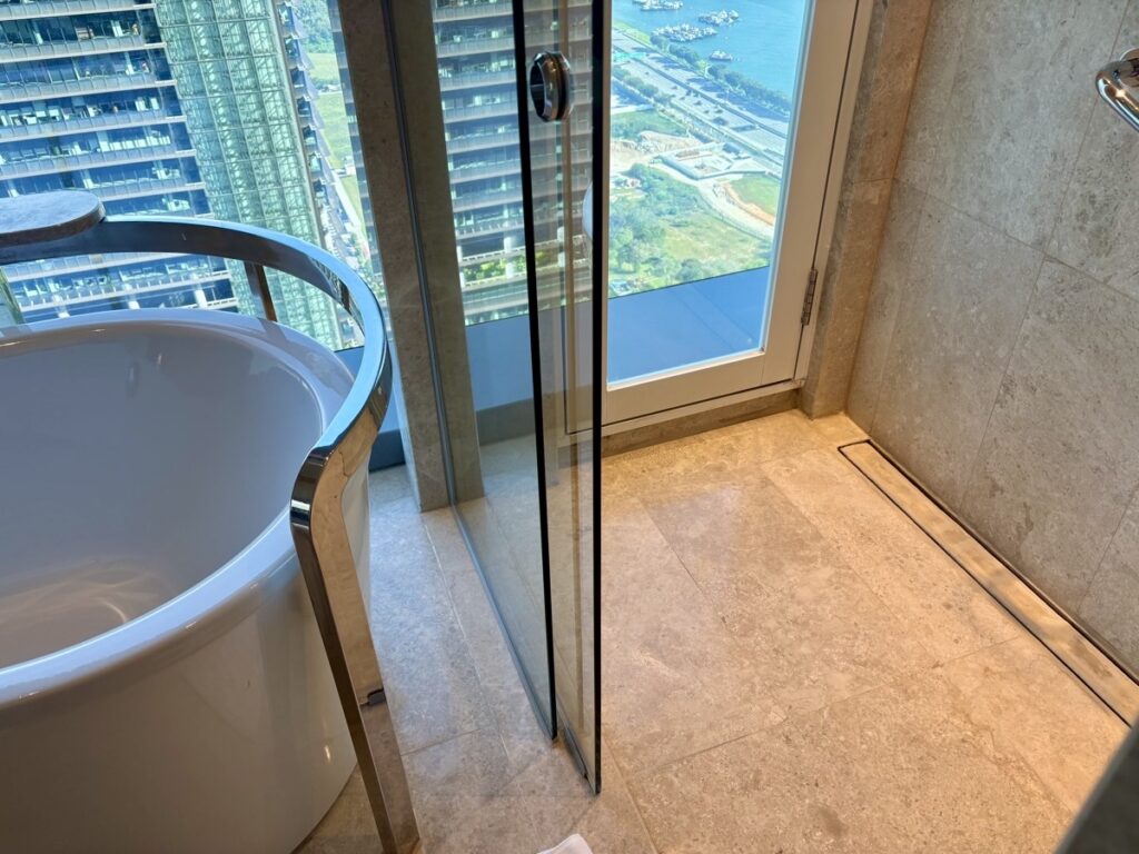 シャワールーム