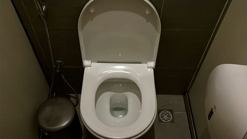 ラウンジトイレ