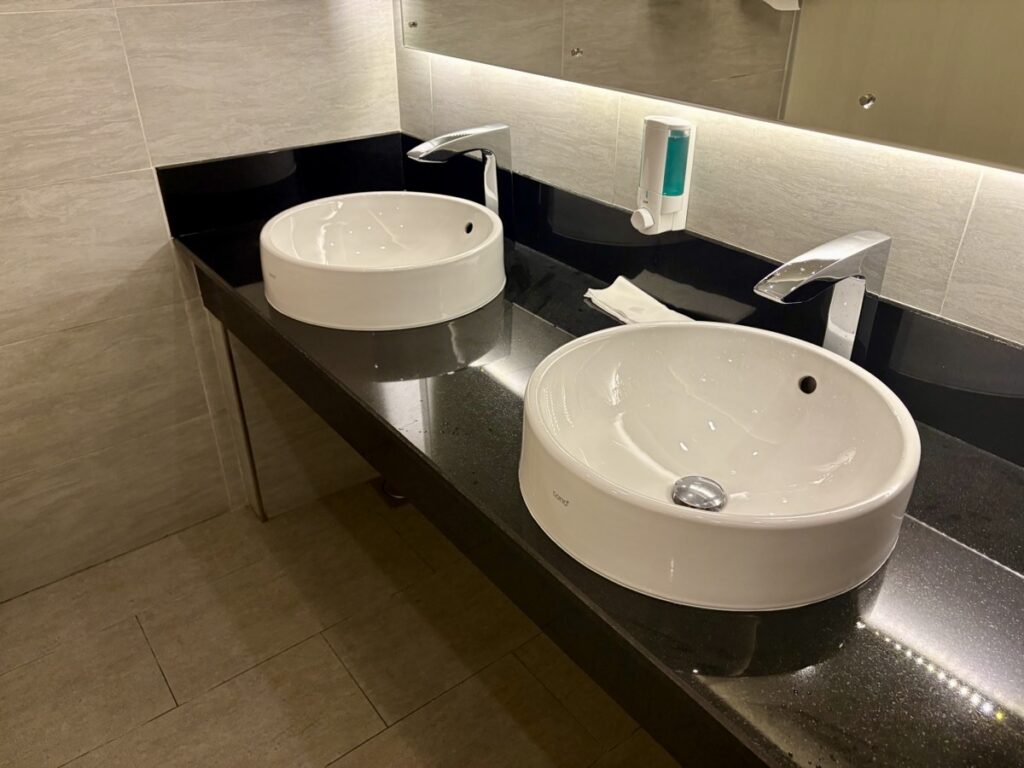 ラウンジトイレ