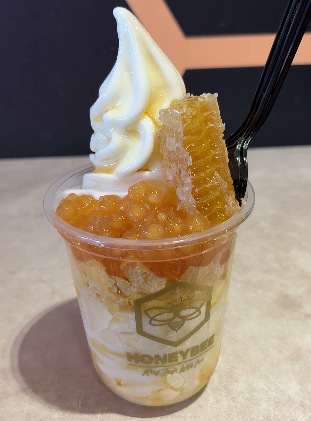ハニービーのソフトクリーム